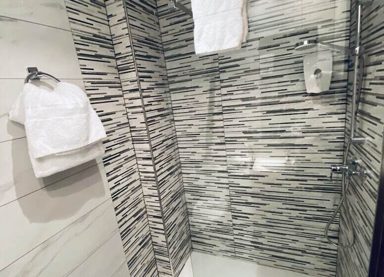 مسافرخانه Alvi