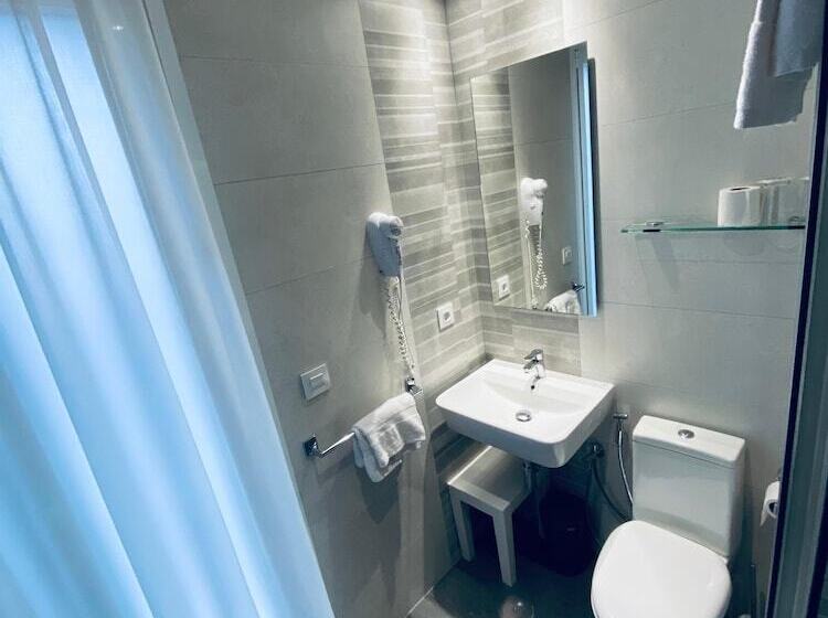 مسافرخانه Alvi