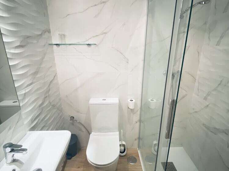 مسافرخانه Alvi