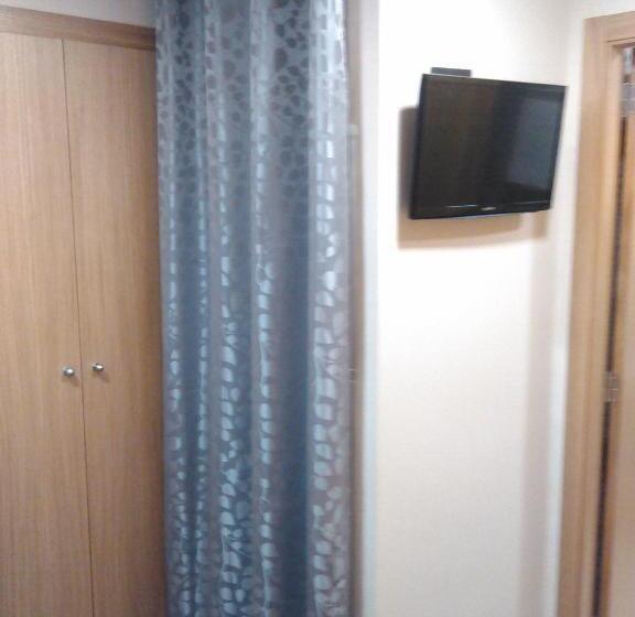 Hostal Bisbal Only Adults No Ac