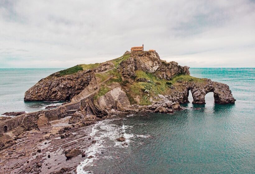 مسافرخانه Casual Gurea