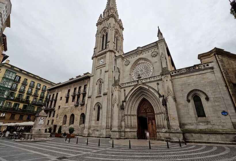 مسافرخانه Casual Gurea