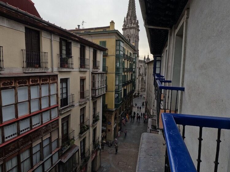 مسافرخانه Casual Gurea