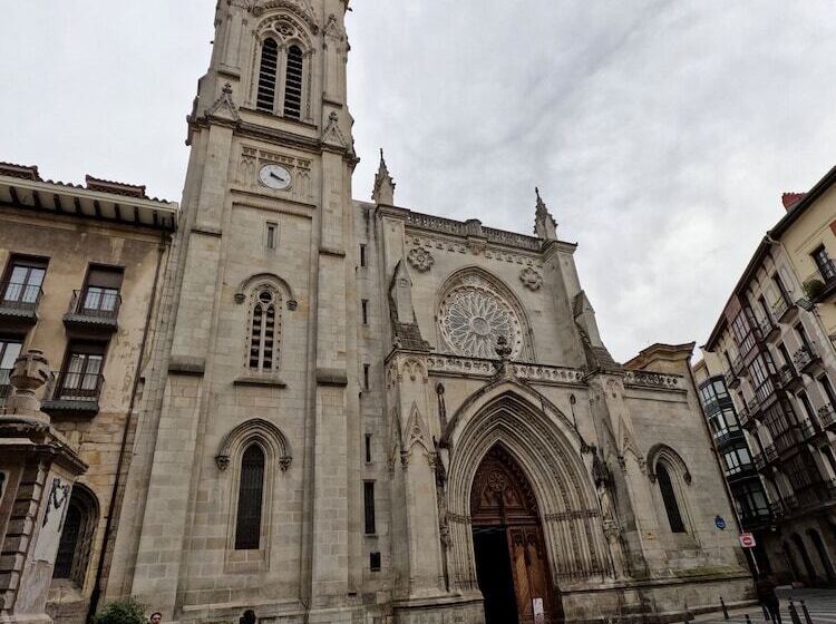 مسافرخانه Casual Gurea