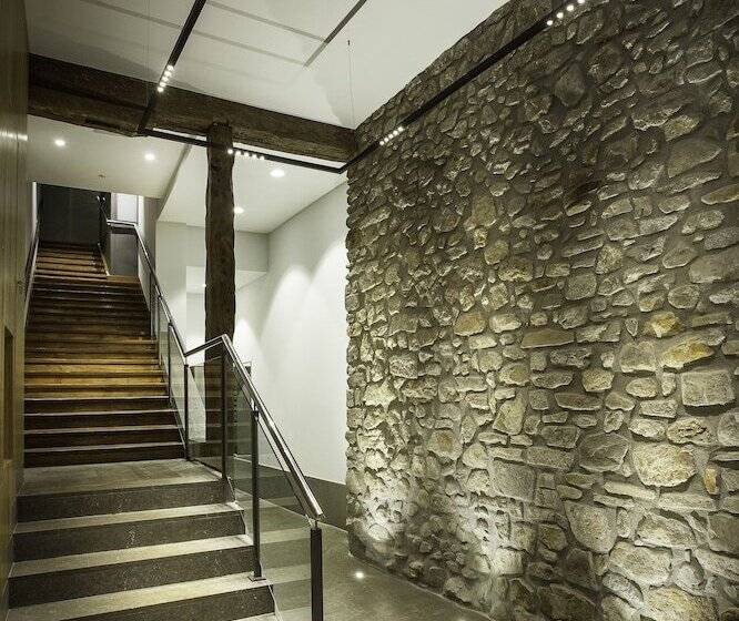 مسافرخانه Casual Gurea