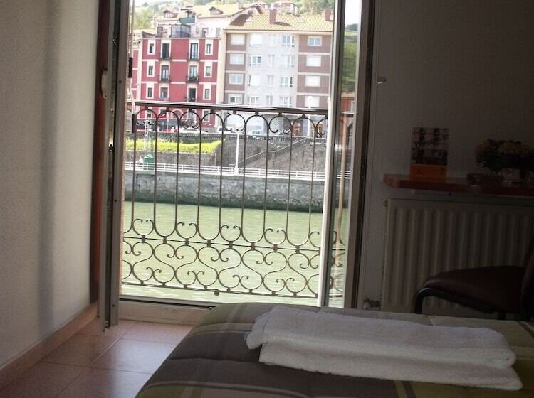 פונדק Ria De Bilbao
