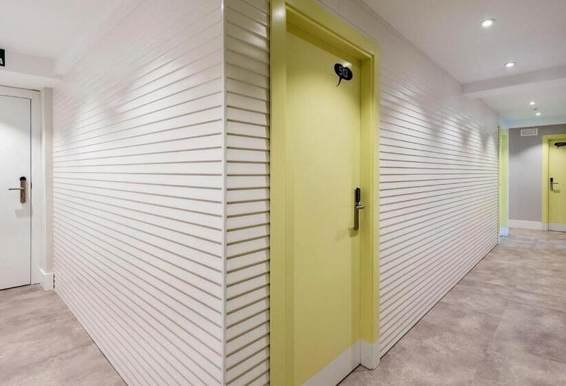 مسافرخانه Seaborn Salou