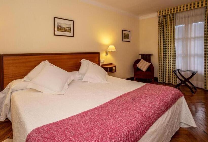 בית מלון כפרי Adsera