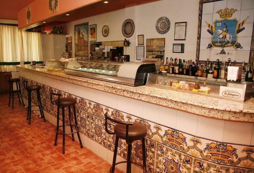 فندق Hostal Cuatro Esquinas