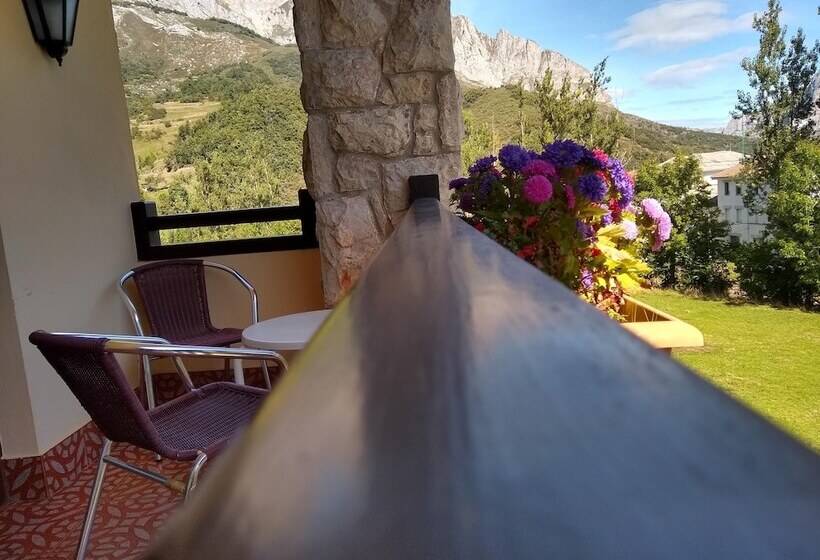 ホテル Cumbres Valdeón