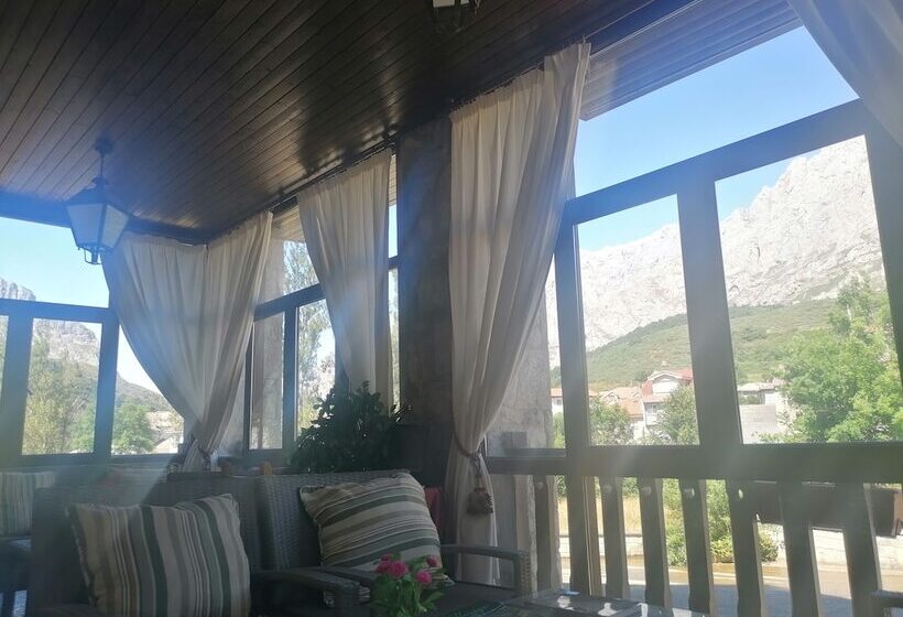 ホテル Cumbres Valdeón