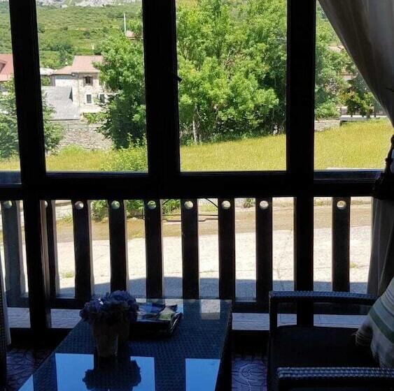 ホテル Cumbres Valdeón