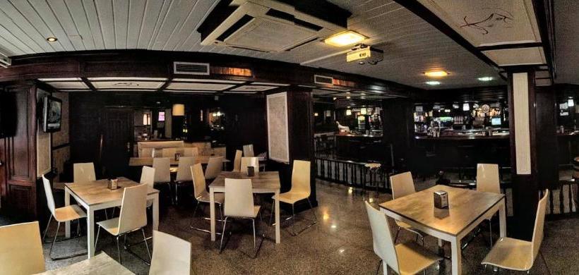 هتل Hostal El Arco