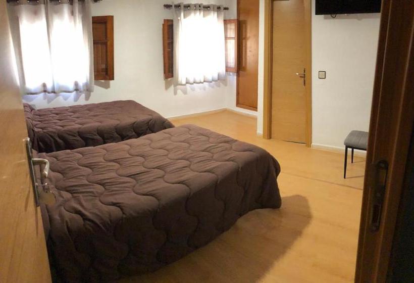 هتل Hostal El Arco