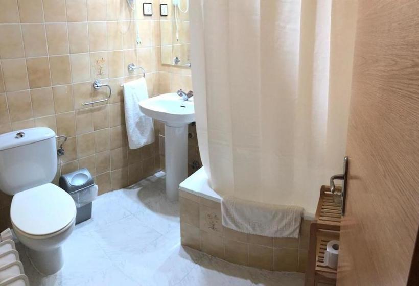 هتل Hostal El Arco