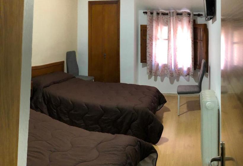 هتل Hostal El Arco