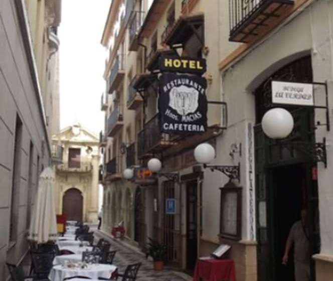 هتل Hermanos Macias