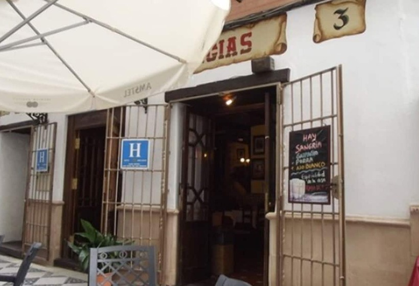 هتل Hermanos Macias