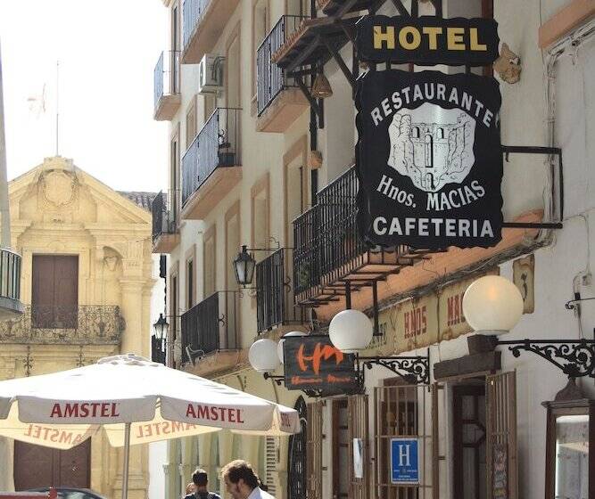 هتل Hermanos Macias