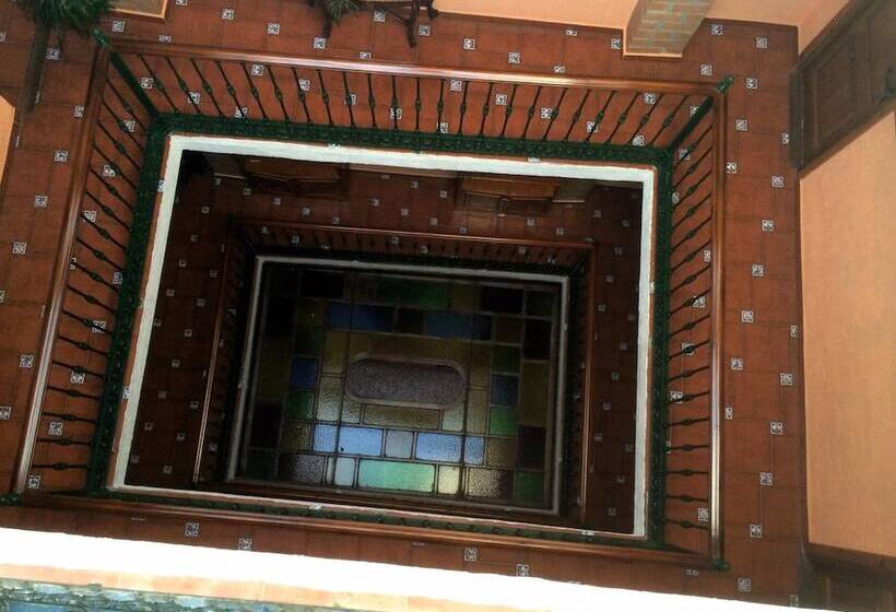 هتل Hermanos Macias