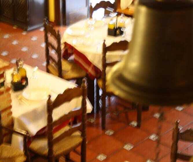 هتل Hermanos Macias