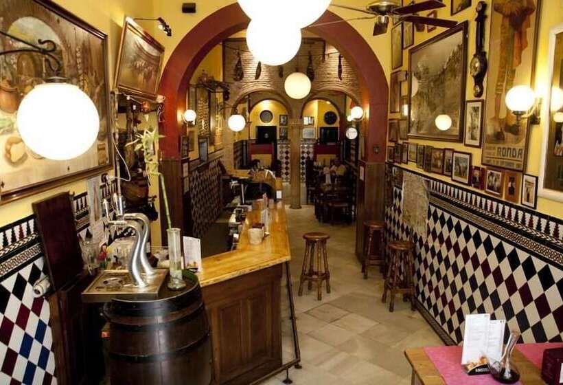 هتل Hermanos Macias