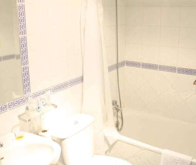 هتل Hermanos Macias