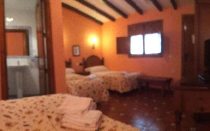 هتل Hermanos Macias