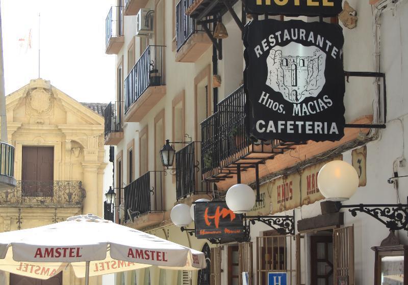 هتل Hermanos Macias