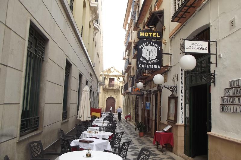 هتل Hermanos Macias