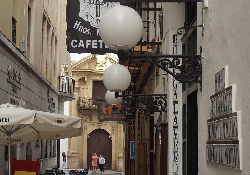 هتل Hermanos Macias