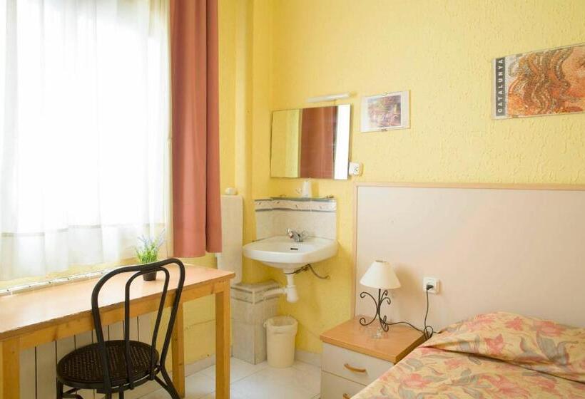 هتل Hostal Alhambra Tarragona