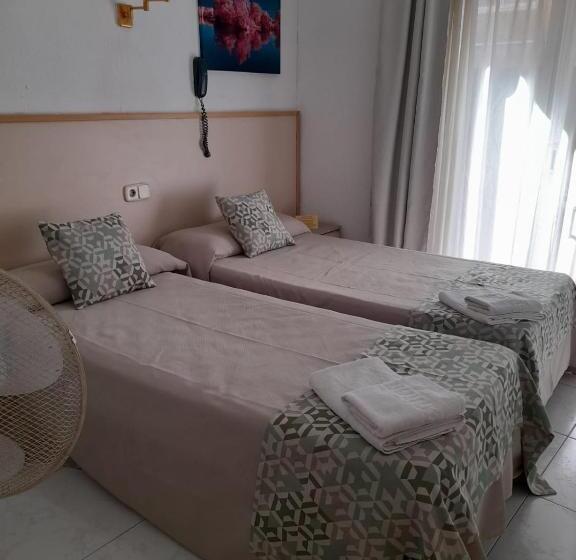 هتل Hostal Alhambra Tarragona