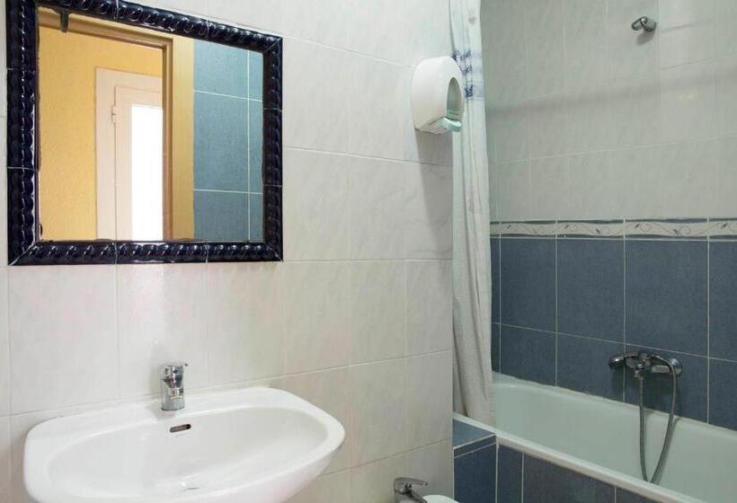 هتل Hostal Alhambra Tarragona