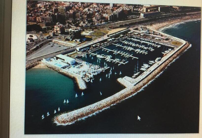 هتل Hostal Alhambra Tarragona