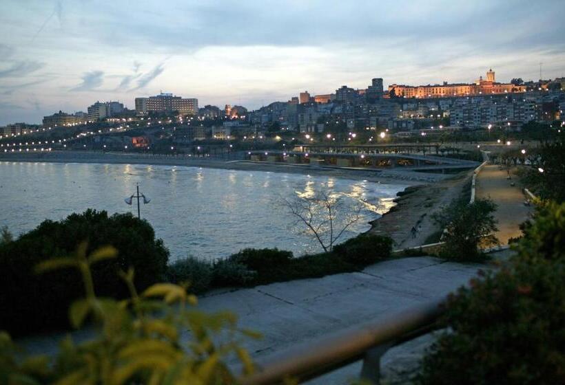 هتل Hostal Alhambra Tarragona