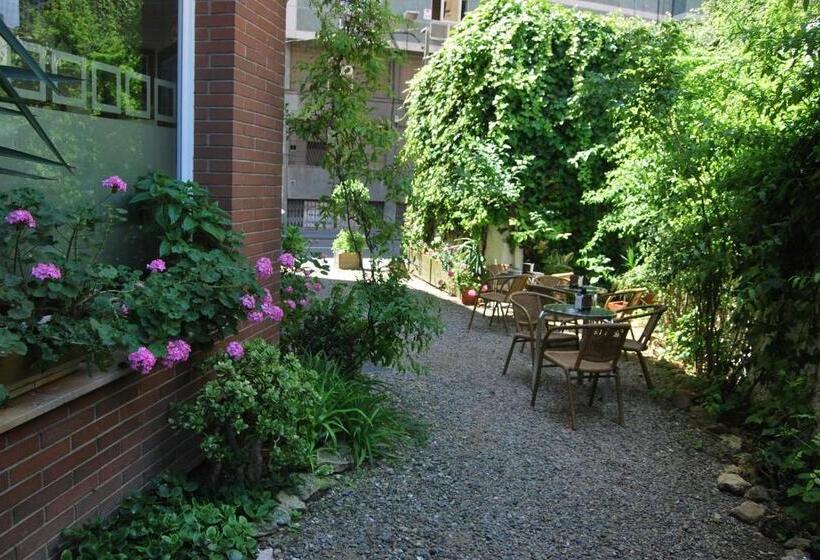 هتل Hostal Alhambra Tarragona