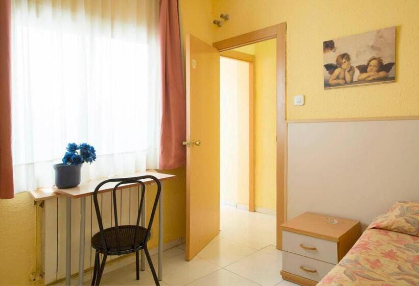 هتل Hostal Alhambra Tarragona