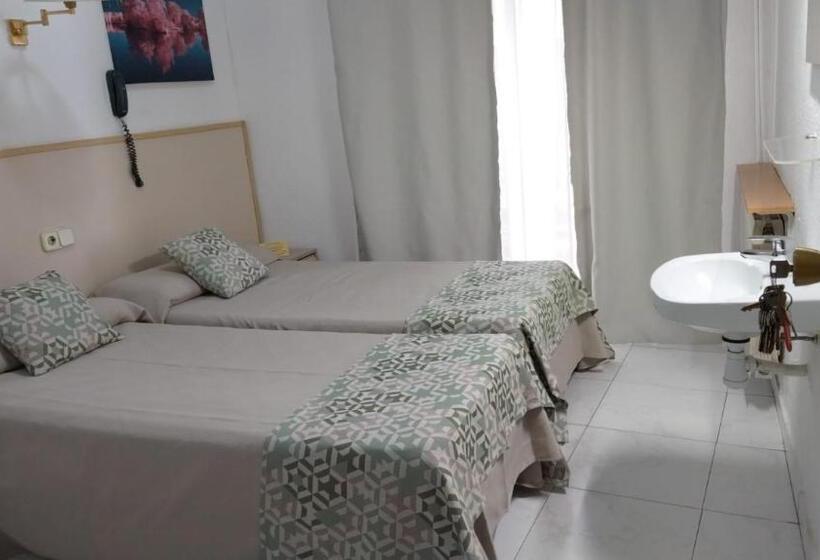 هتل Hostal Alhambra Tarragona