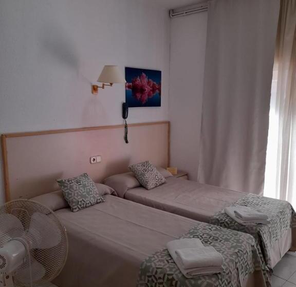 هتل Hostal Alhambra Tarragona