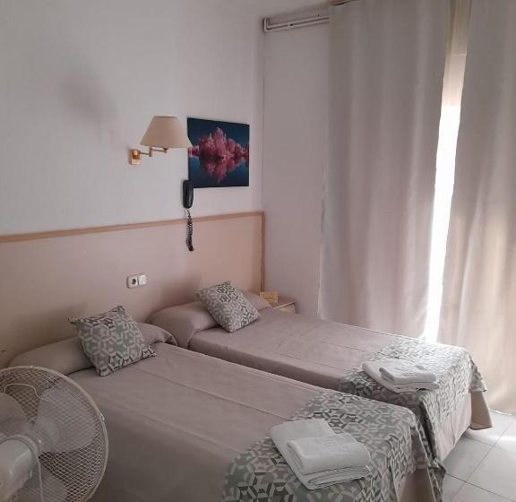 هتل Hostal Alhambra Tarragona