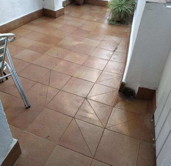 هتل Hostal Alhambra Tarragona