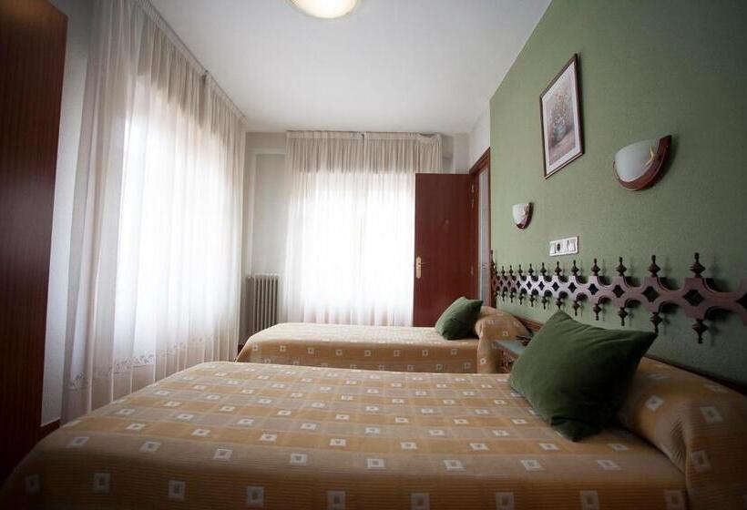 هتل Hostal Aragon