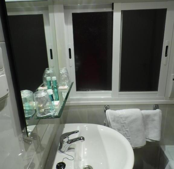 هتل Hostal Arenal