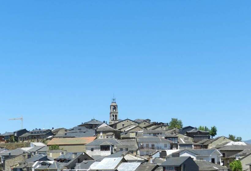 هتل Hostal Carlos V