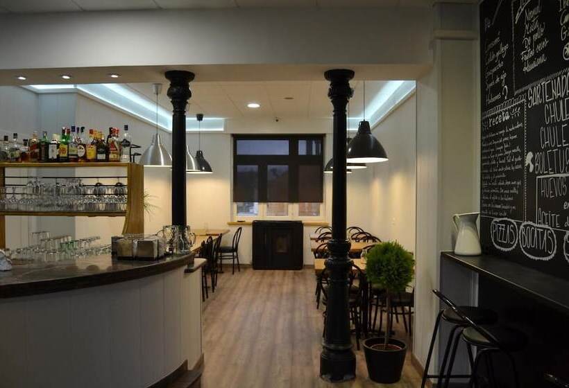 هتل Hostal Carlos V