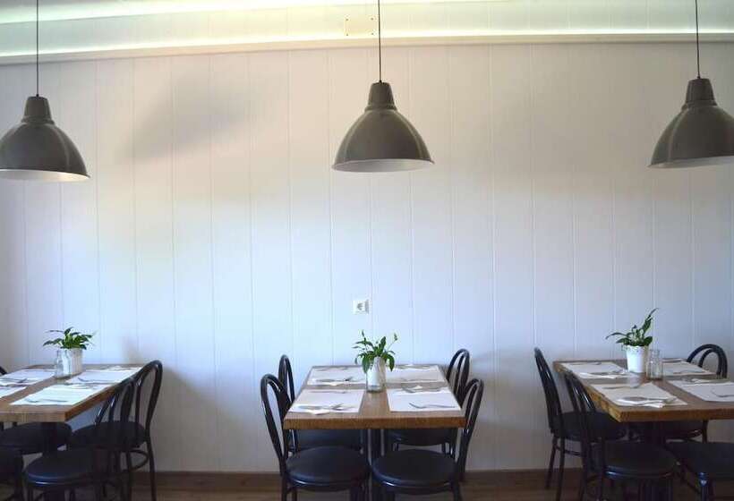 هتل Hostal Carlos V