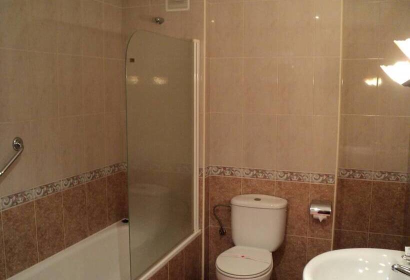 هتل Hostal Carlos V