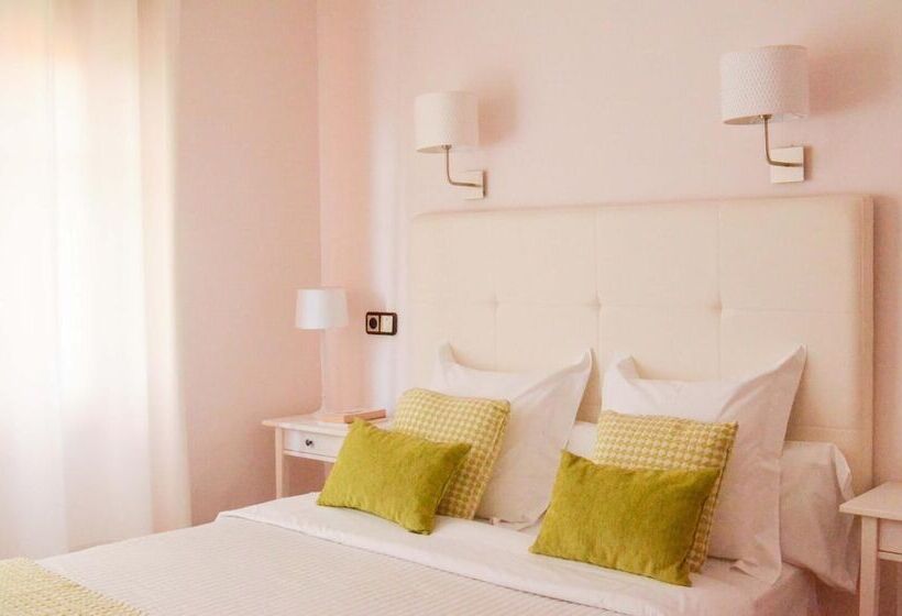 هتل Hostal Carlos V