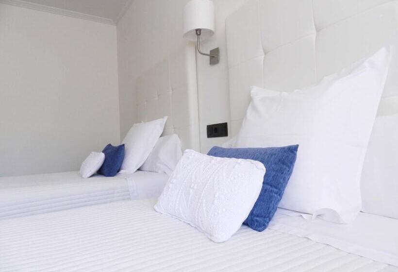 هتل Hostal Carlos V